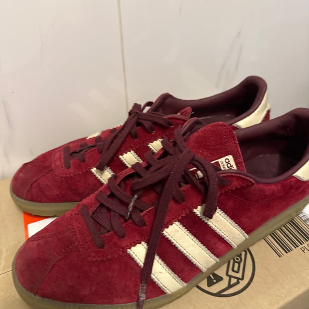아디다스 버뮤다 컬리지 버건디 팝니다 
