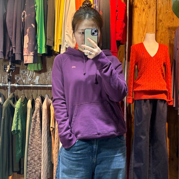 M 리바이스 스몰 로고 플럼 자수 후드티