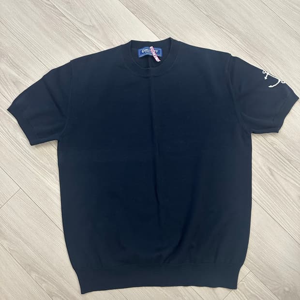 건지 울른스 네이비 반팔 니트 