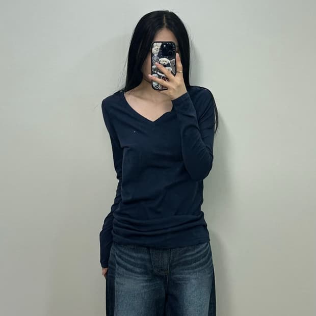 타미힐피거 자수로고 네이비 브이넥 롱 슬리브 긴팔 티셔츠 