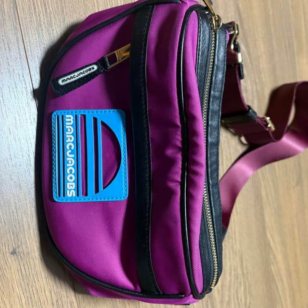 마크제이콥스 슬링백