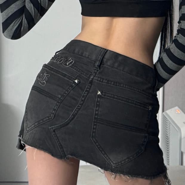 ༒ Back & Side point mini skirt