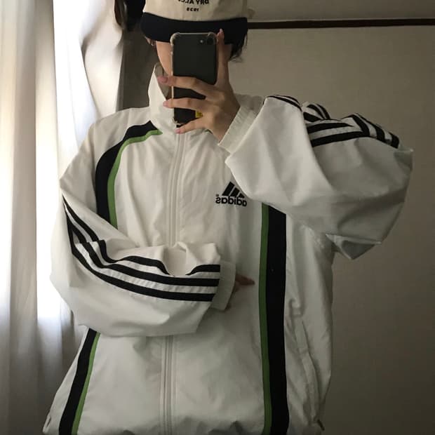 아디다스 90s 오버핏 화이트 바람막이