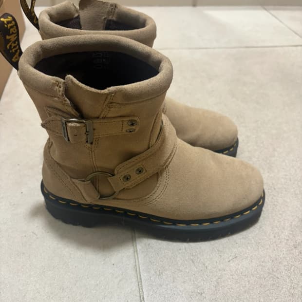 닥터마틴 애니스톤 하네스 240