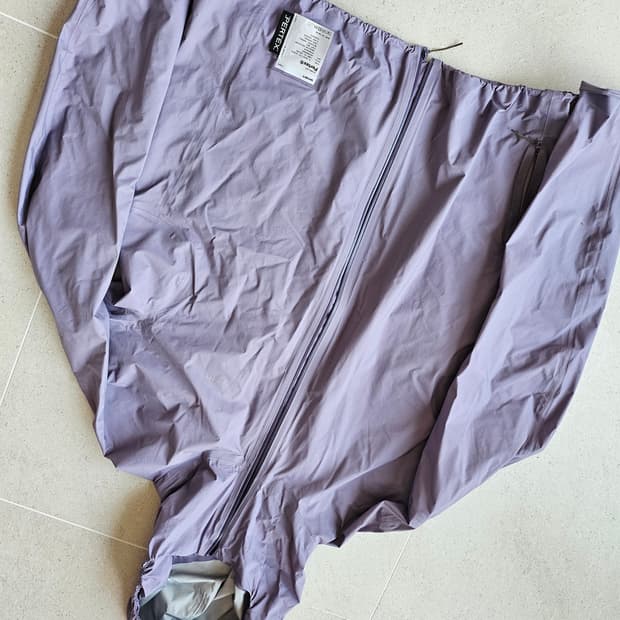 Satisfy(세티스파이) 바람막이 L