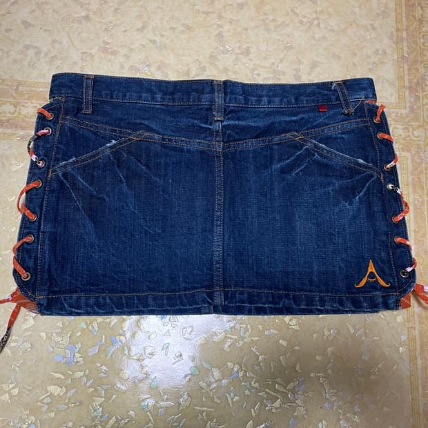 레이스업 로우라이즈 데님 미니스커트