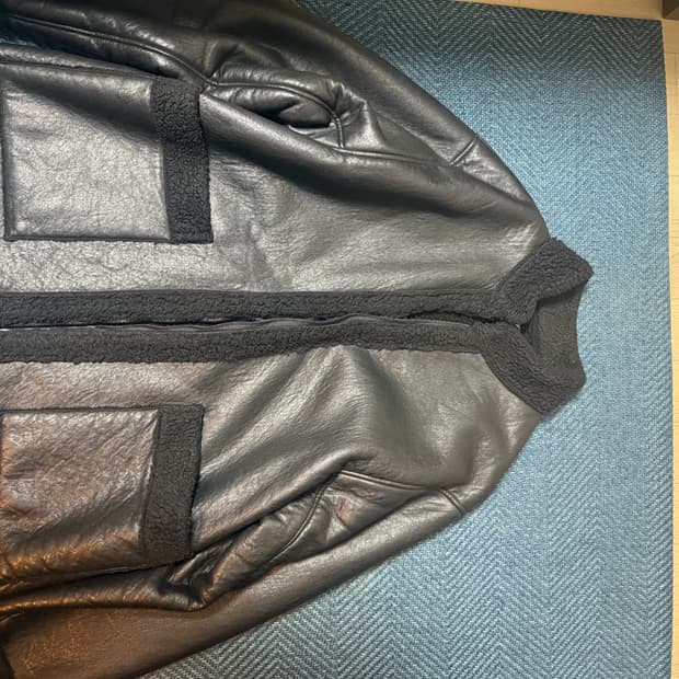 니들스 가죽 무스탕 판매합니다