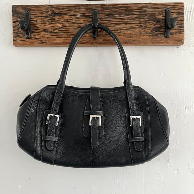 LOEWE 로에베 버클 레더 숄더백