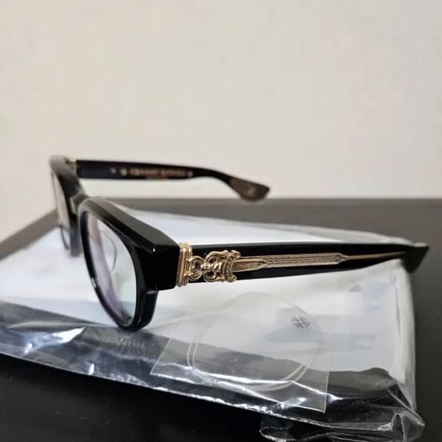 크롬하츠 안경 컨볼루티드 판매합니다