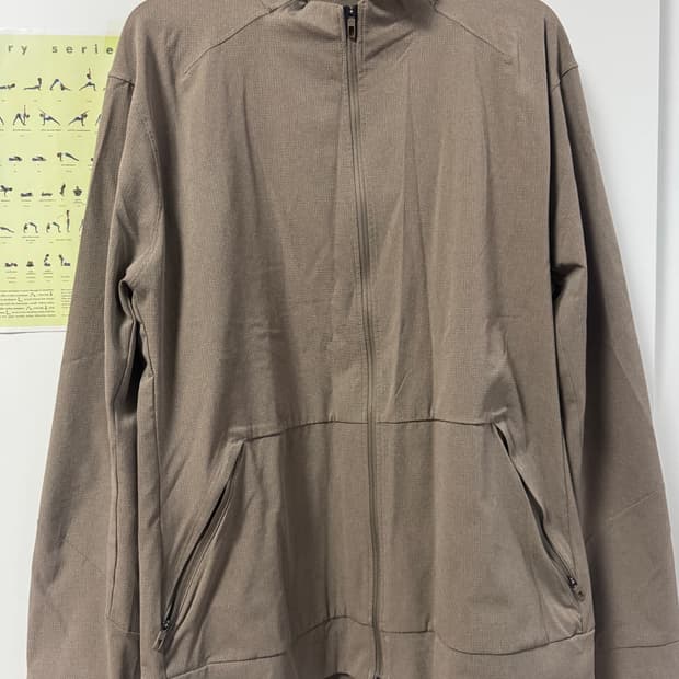 룰루레몬 에어링 이지 자켓 팝니다