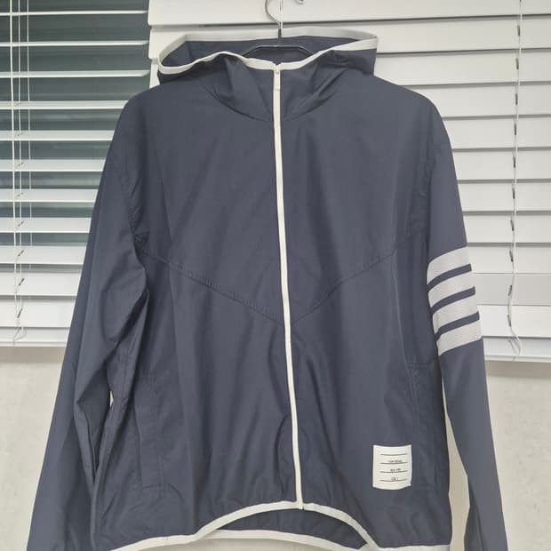 톰브라운 립스탑 신형 바람막이 2사이즈