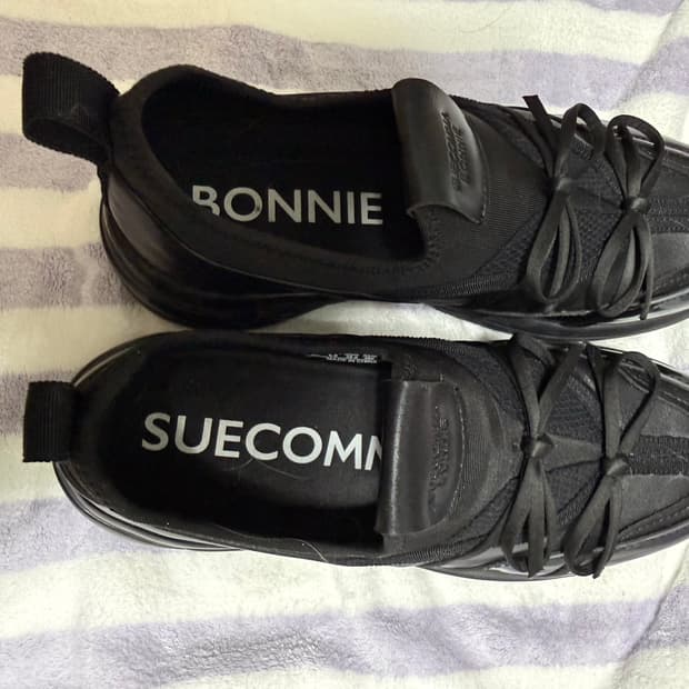 슈콤마보니 스니커즈 블랙 판매합니다 250사이즈