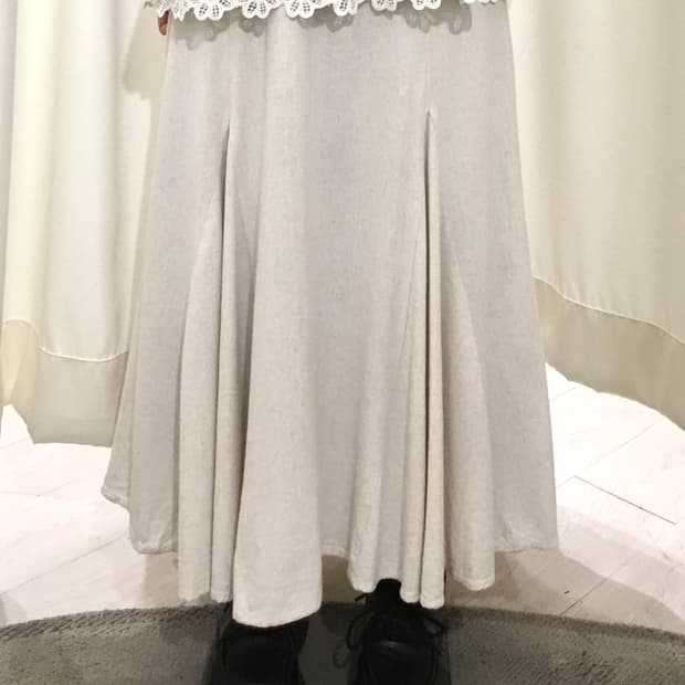 내추럴 모리 아이보리 스커트