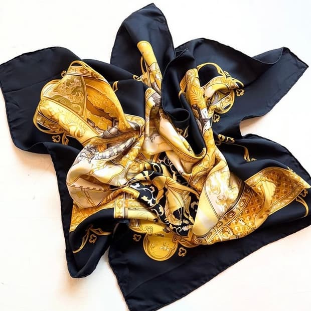 에르메스 카레 90 라 비에 슈발 실크 스카프