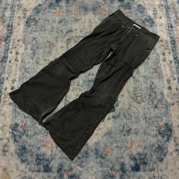 Place plan lettering lace up bell bottom