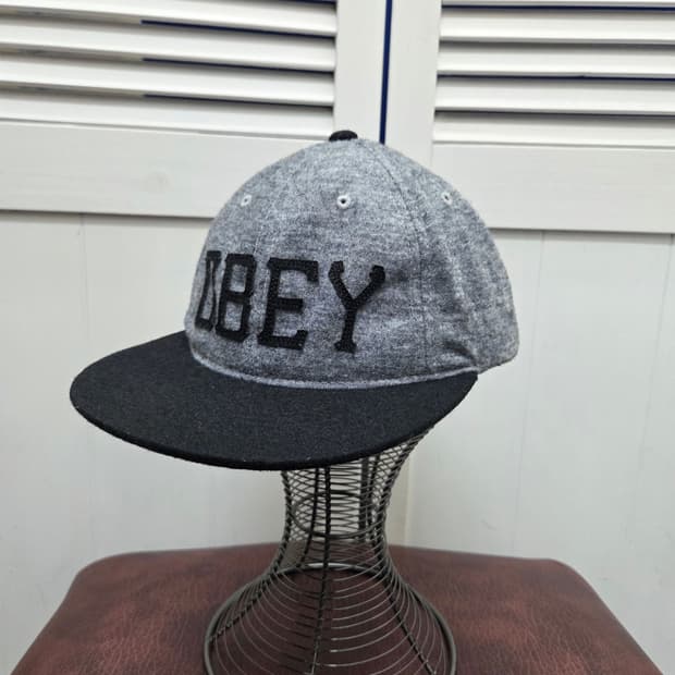 오베이 로고 스냅백