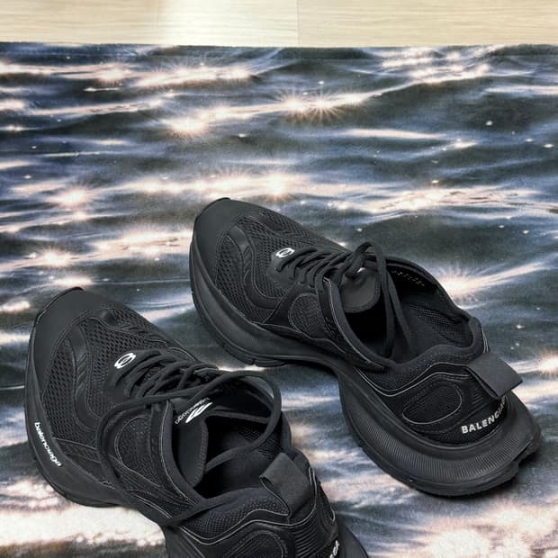 발렌시아가 서킷 스니커즈 블랙 42