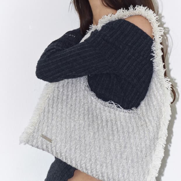 폴리수엠 프린지 트위드 숄더백