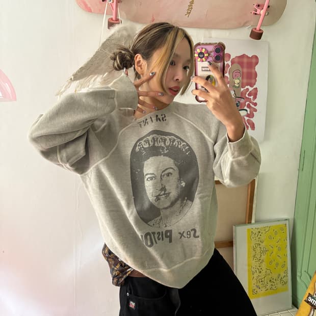 세인트 Mxxx x 섹x피스톨즈 넥 스웻셔츠