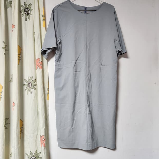 Ra Zu신축성 있는 회색 반팔 원피스 M(55~66)