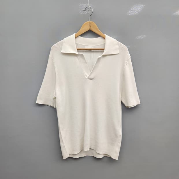 산드로 오픈카라 립 폴로 니트 티셔츠