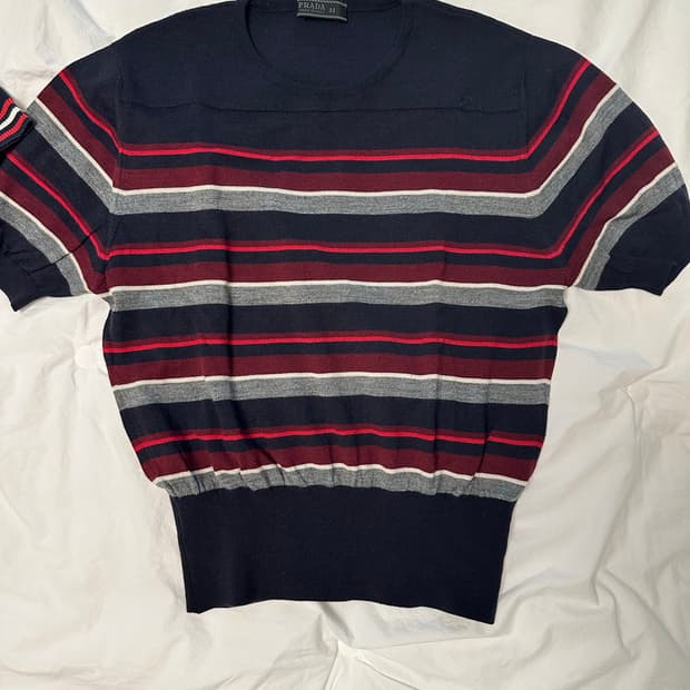 프라다 울니트 반팔 44사이즈