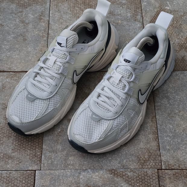 (250)나이키 v2k 런 플래티넘 틴트