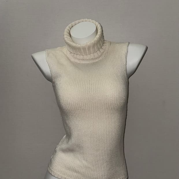 빈티지 아이보리 폴라 슬리브리스