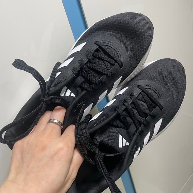 아디다스 러닝화 235사이즈