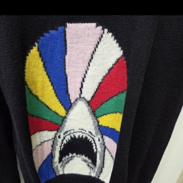 생로랑 샤크 니트