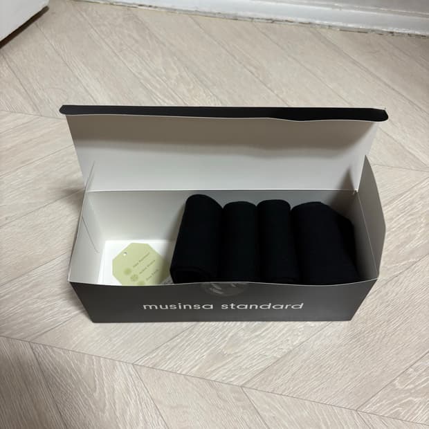 [L] 무탠다드 라이트웨이트 크루 삭스 블랙 4팩 새제품