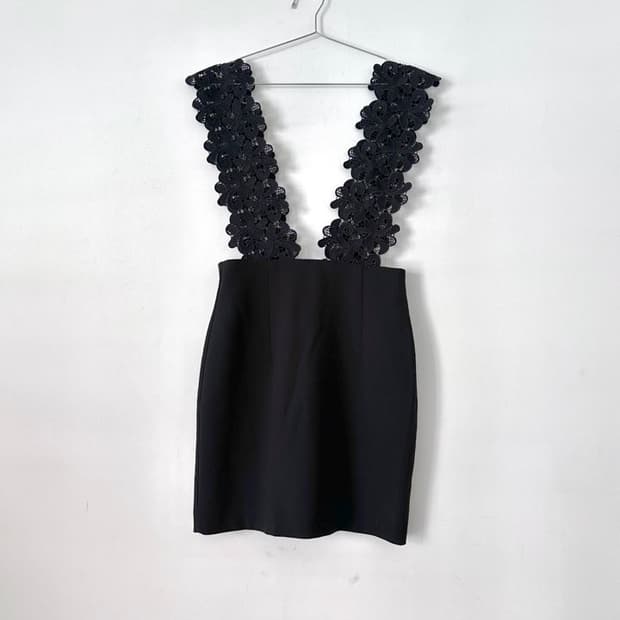 Shoulder embroidery bustier ops / black