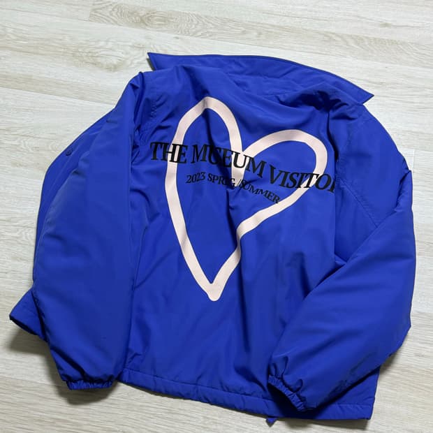 더뮤지엄비지터 러블리 자켓