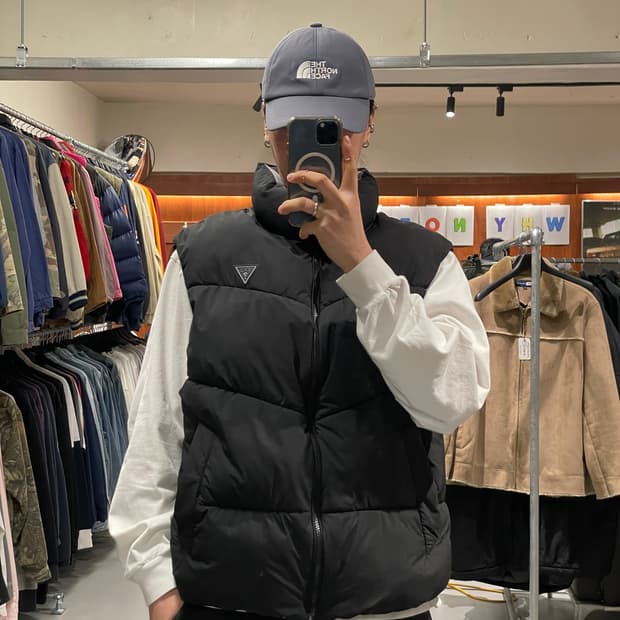 게스 패딩 조끼   