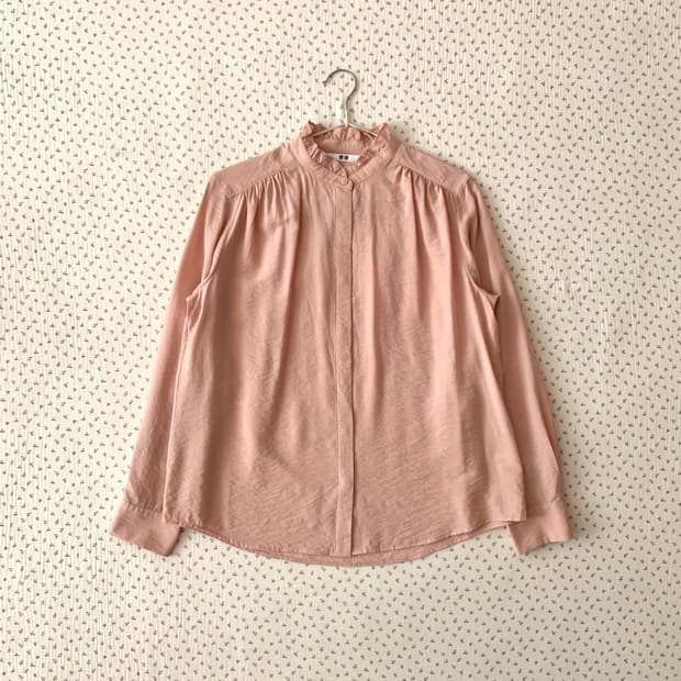 핑크 프릴 블라우스