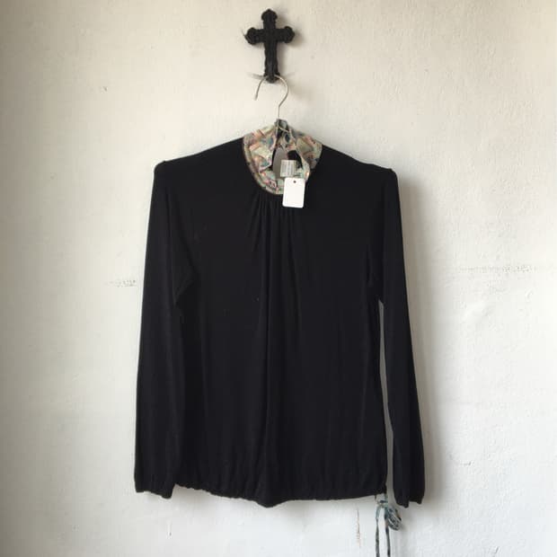 Oriental mood point high neck sleeve