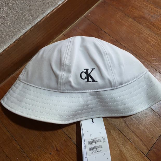 새상품)캘빈클라인 CK 로고 화이트 버킷햇