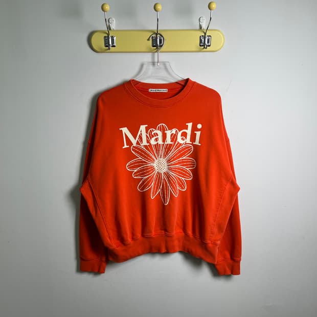 마르디 메크르디 오렌지 시그니처 플라워 맨투맨 