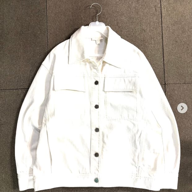 COS 화이트 데님 자켓