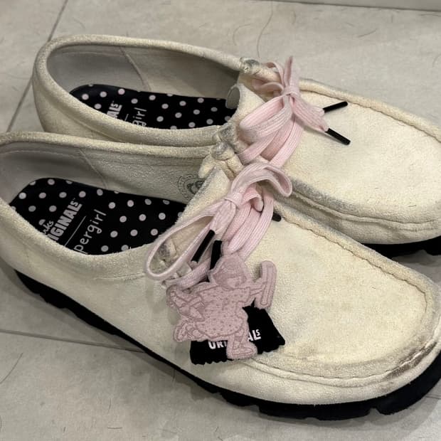 클락스 x 페이퍼걸 왈라비 255