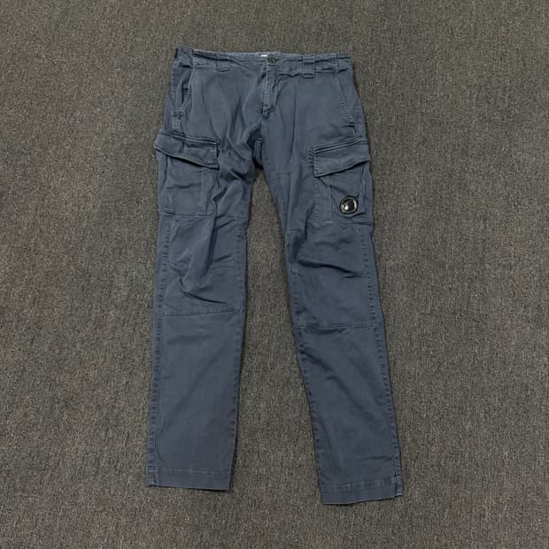 CP컴퍼니 ERGONOMIC FIT 렌즈 카고 팬츠