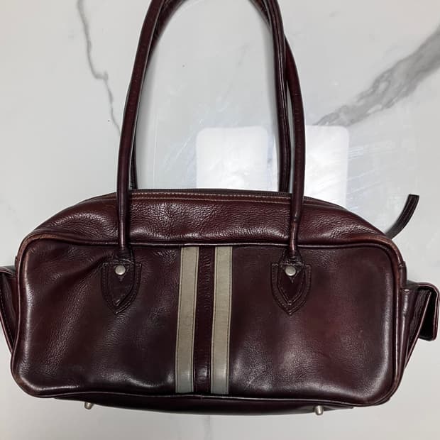 ox blood 버건디 브라운 스트라이프 이스트웨스트 보울러 숄더백