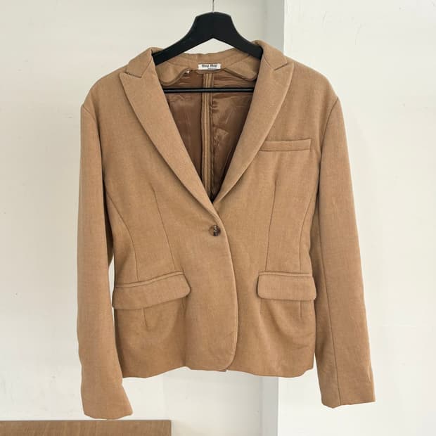 미우미우 베이지 블레이저 자켓