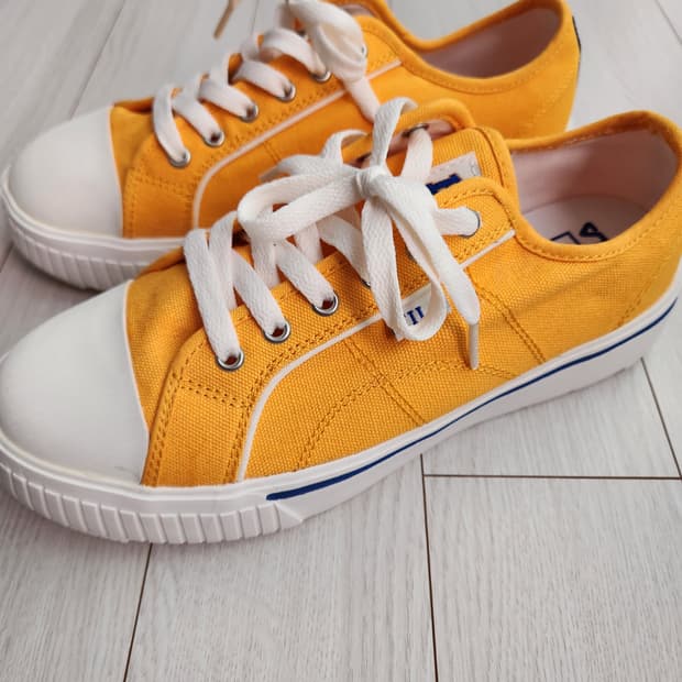 새상품)휠라 스니커즈 코트 라이트 운동화 250

오염 하자없이 깨끗해요