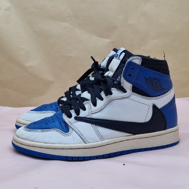 나이키 에어 조던1 레트로 하이 트래비스 스캇 235