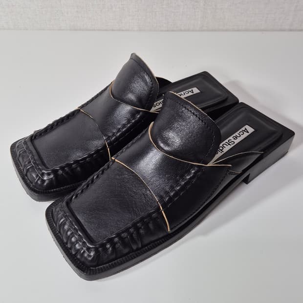정품 아크네스튜디오 가죽 슬리퍼
