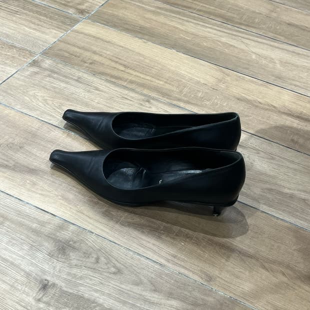 프라다 스틸레토 힐