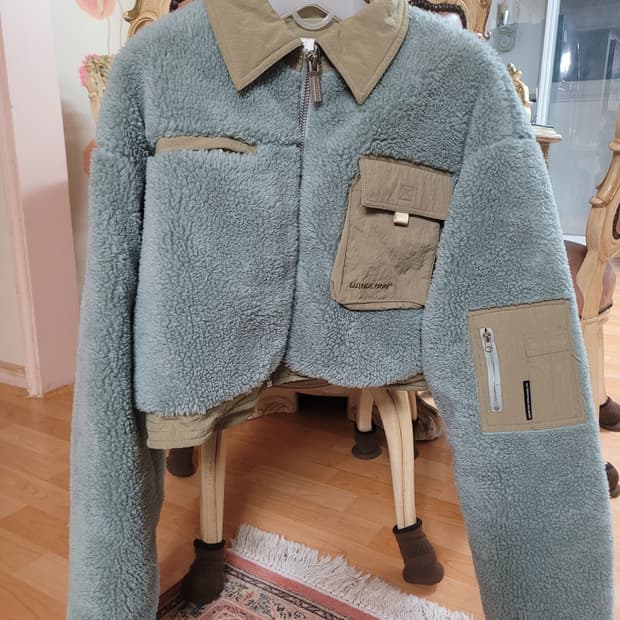 배드블러드 크롭 양털 후리스 자켓