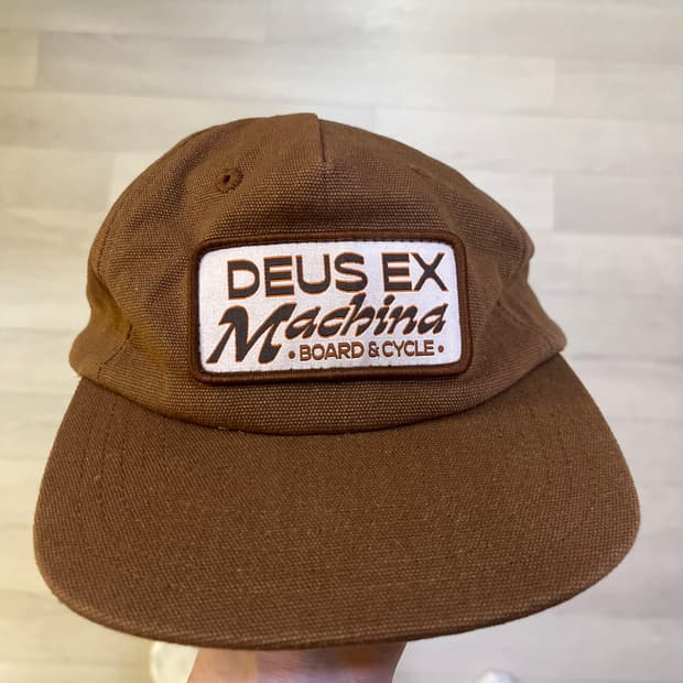 Deus 모자