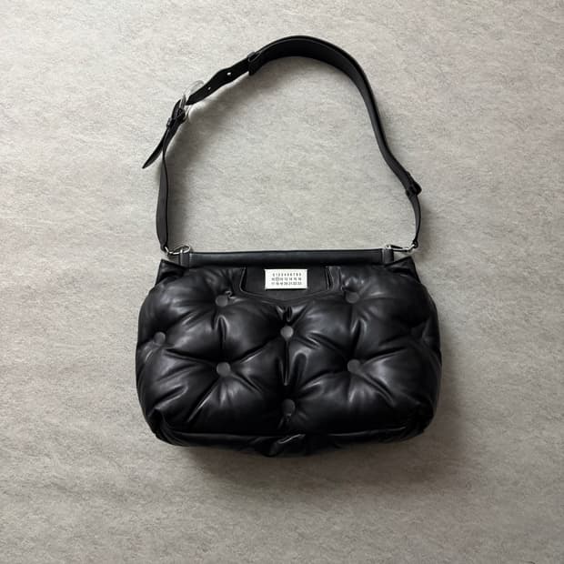 마르지엘라 글램 미들 숄더백 